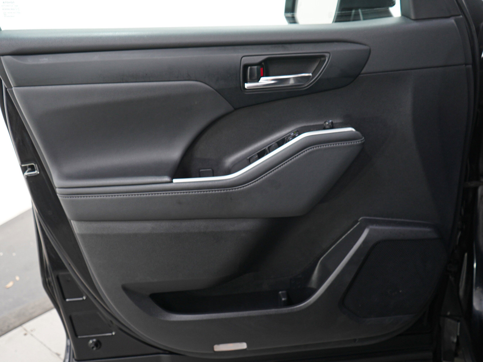 Used 2022 Toyota Highlander XLE image 25