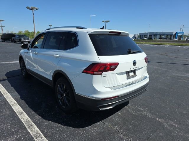 Used 2022 Volkswagen Tiguan SE w/ Panoramic Sunroof Package AWD/4WD image 3