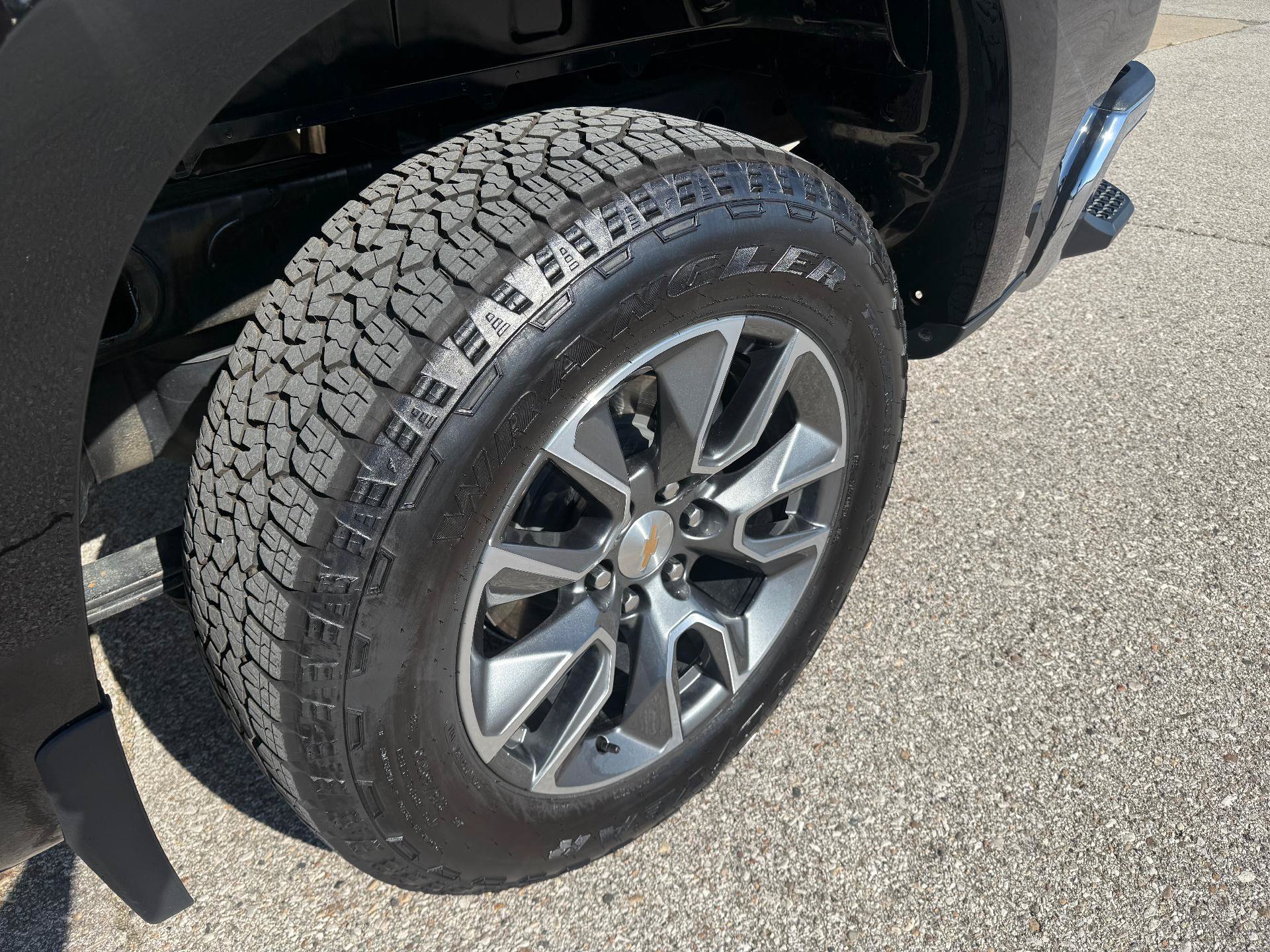 Used 2024 Chevrolet Silverado 1500 LT AWD/4WD image 11