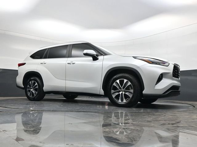 Used 2023 Toyota Highlander XLE image 26