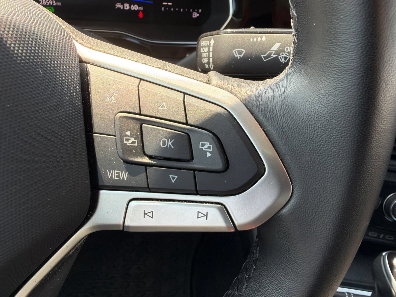 Certified 2023 Volkswagen Jetta SE FWD image 29