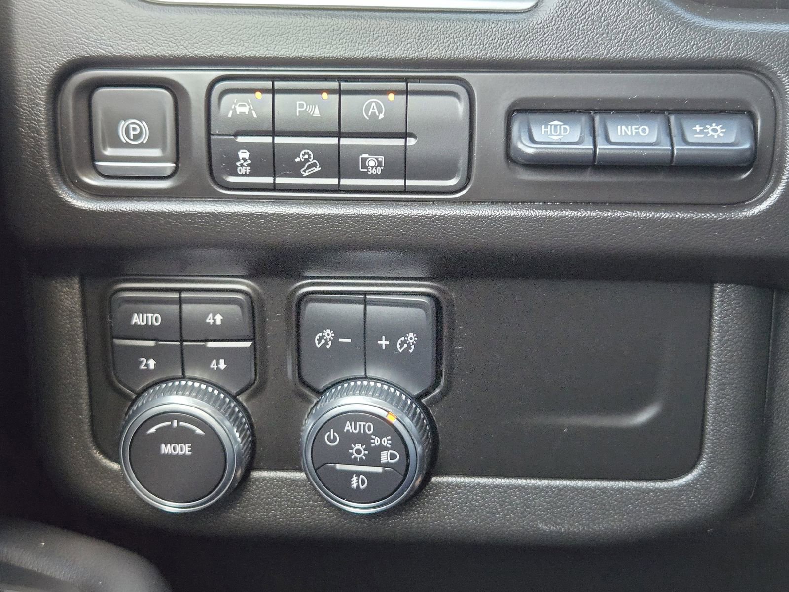 Used 2023 GMC Yukon XL AT4 w/ Technology Package image 25