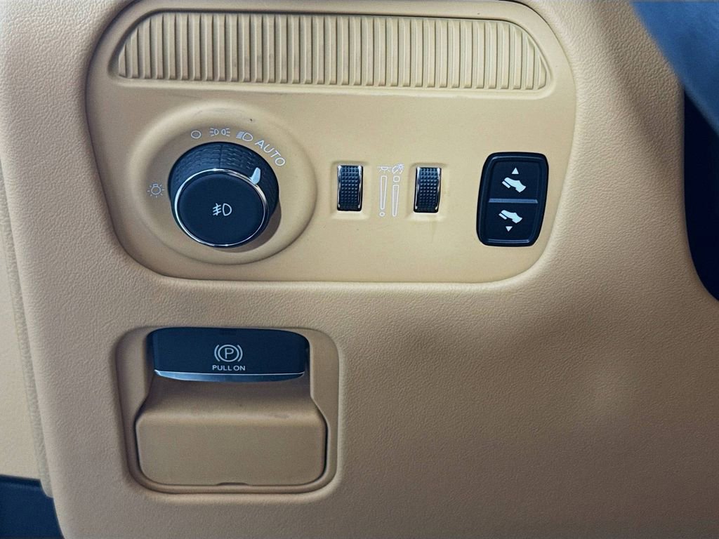 Used 2024 Jeep Grand Wagoneer Series III w/ Rear Seat Video Group 1 image 10