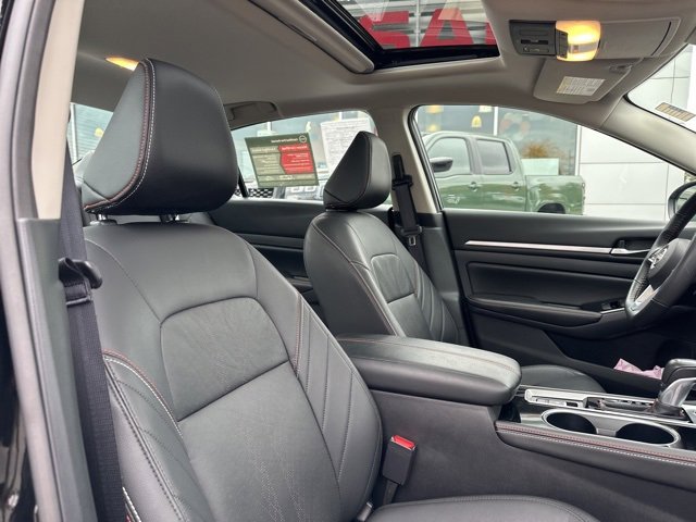 Used 2024 Nissan Altima 2.5 SR w/ SR Premium Package image 17