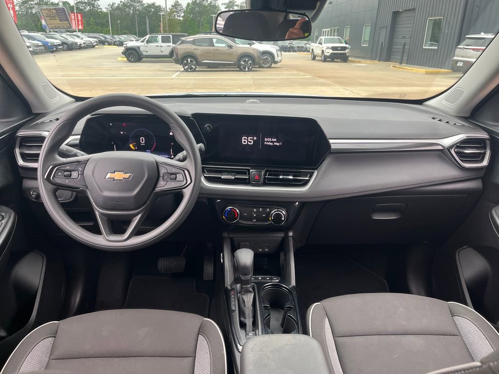 Used 2025 Chevrolet TrailBlazer LT AWD/4WD image 15