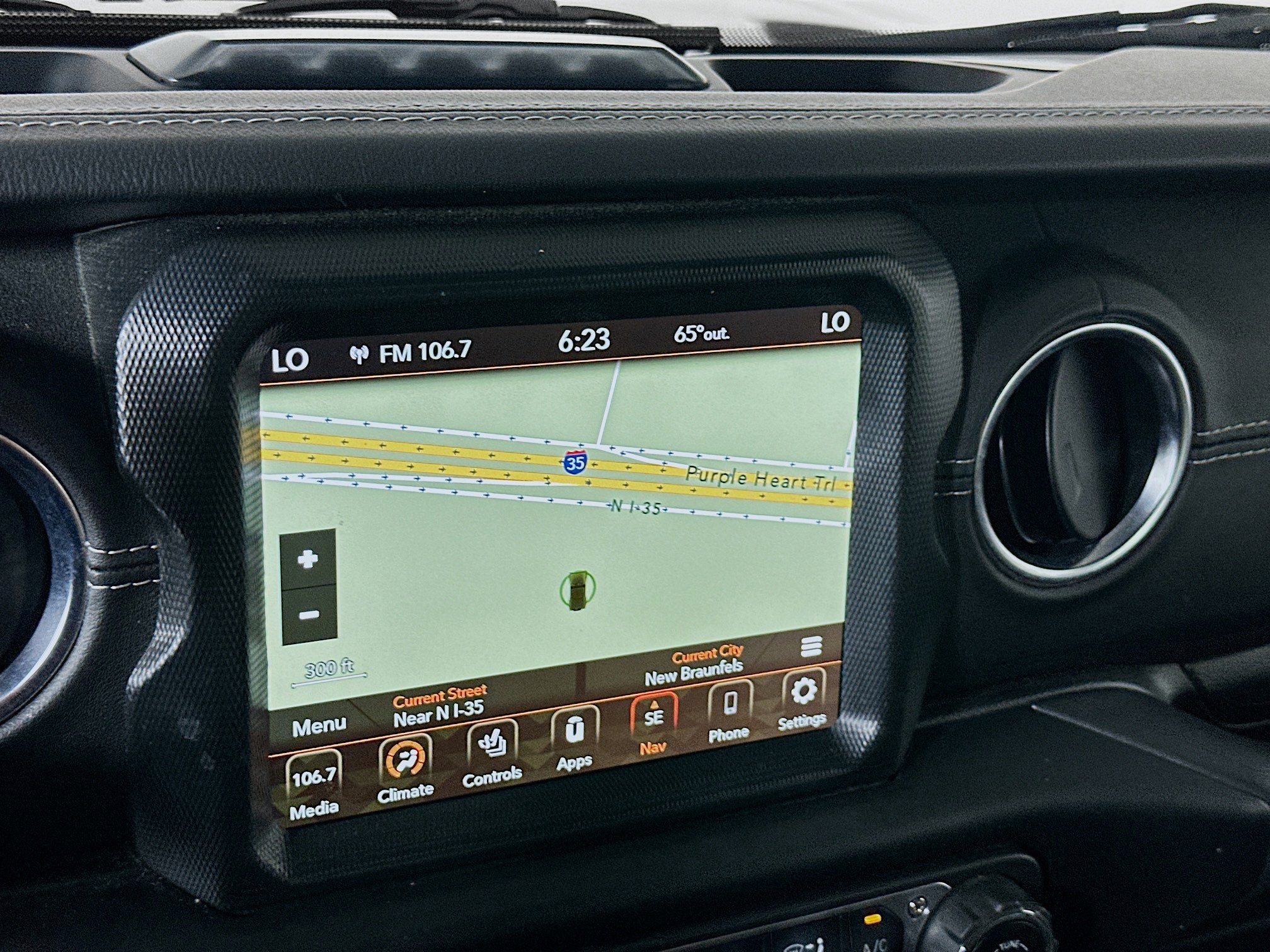 Used 2022 Jeep Wrangler Sahara w/ Cold Weather Group image 21