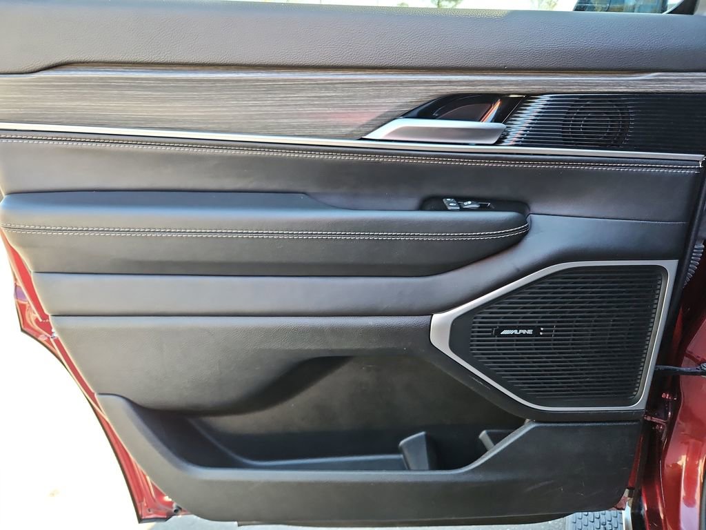 Used 2024 Jeep Wagoneer Series II w/ Flexible Seating Group image 32