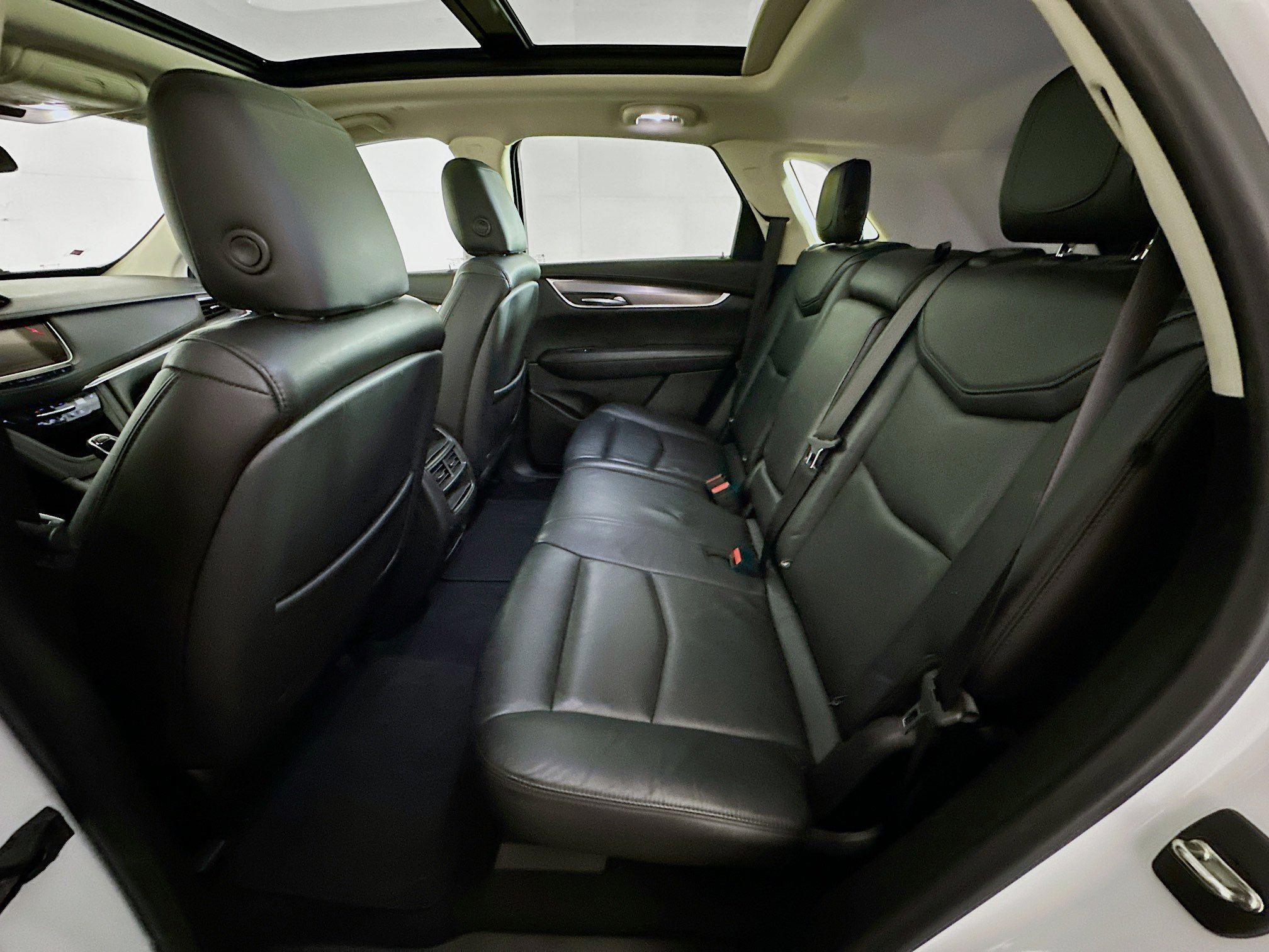 Used 2018 Cadillac XT5 Luxury w/ Driver Awareness Package FWD image 28