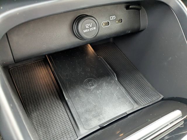 Certified 2023 Volvo XC40 B5 Plus w/ Protection Package Premier image 30