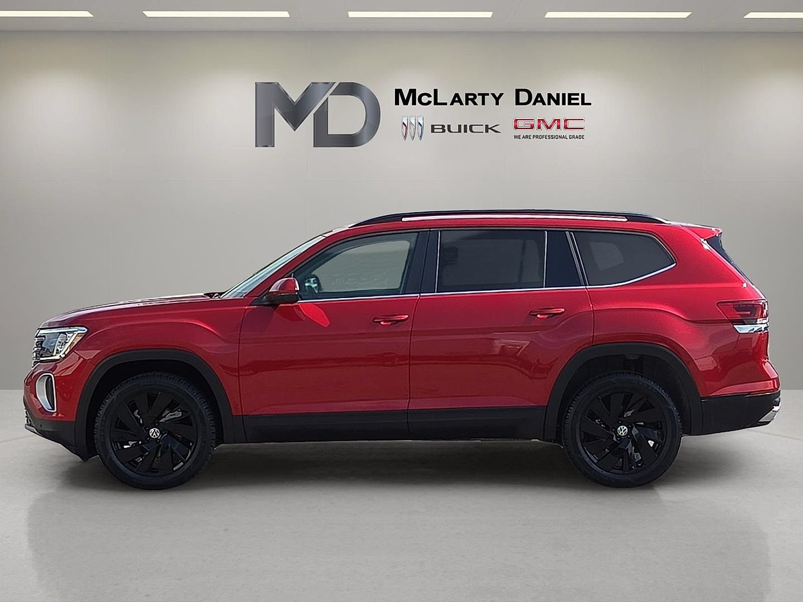 Used 2024 Volkswagen Atlas SE w/ Black Wheel Package AWD/4WD image 2