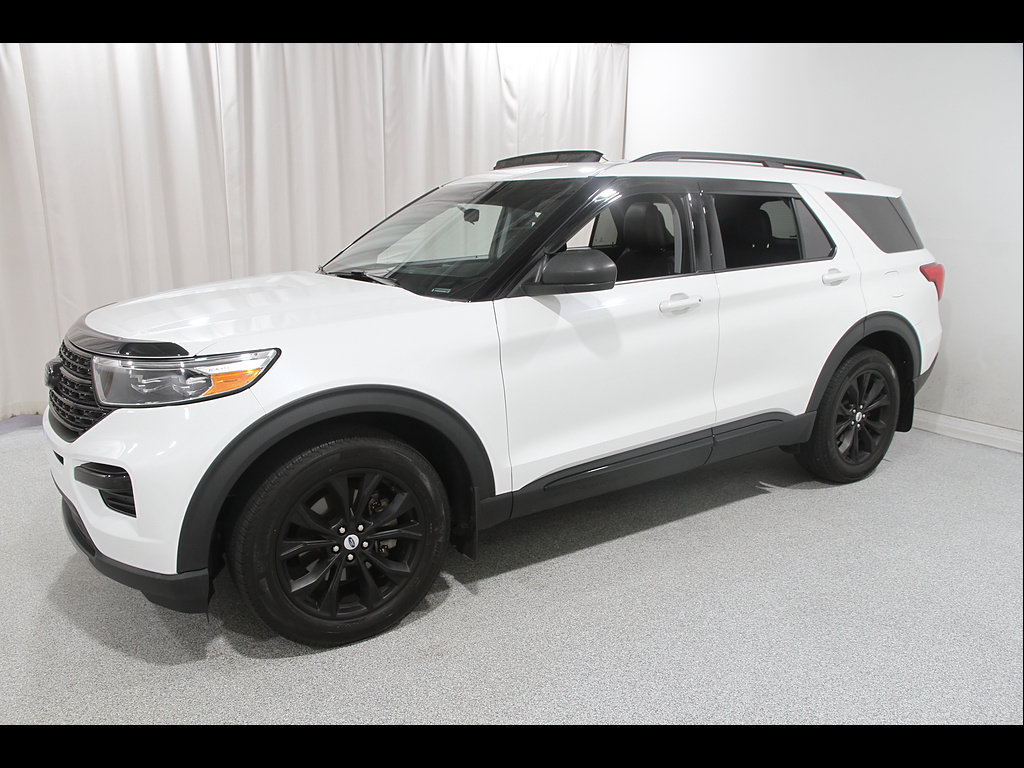 Used 2023 Ford Explorer XLT w/ Equipment Group 202A AWD/4WD image 3