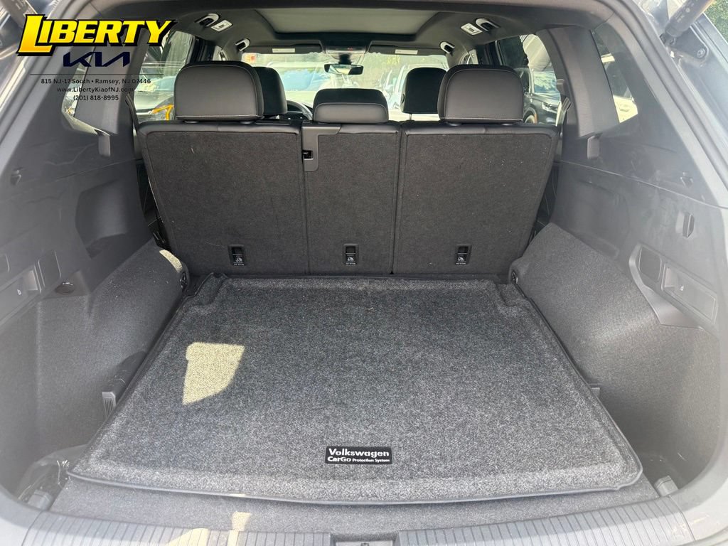 Used 2024 Volkswagen Tiguan SE R-Line AWD/4WD image 11