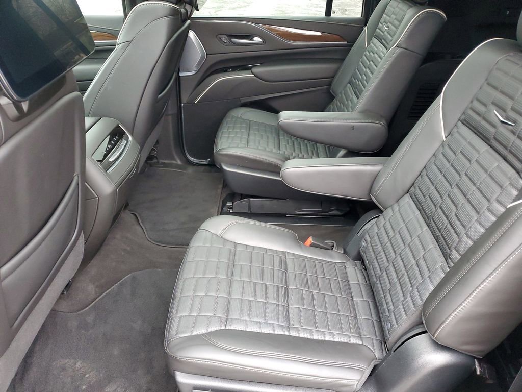 Used 2023 Cadillac Escalade ESV Sport Platinum w/ Heavy-Duty Trailer Package image 30