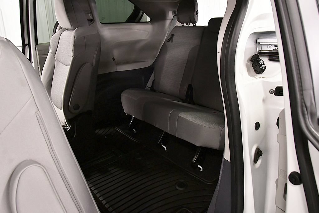 Used 2024 Toyota Sienna LE AWD/4WD image 31