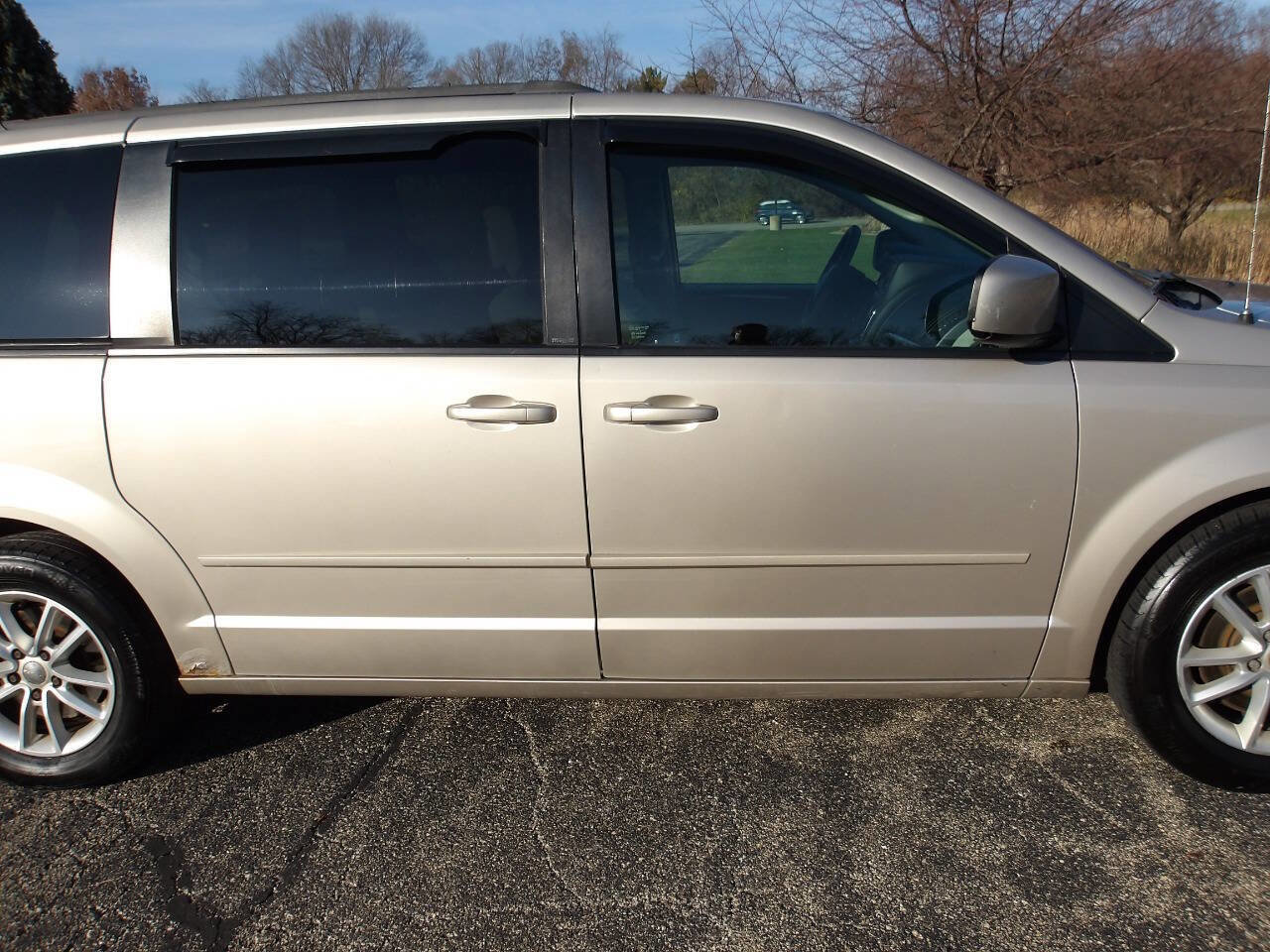 Used 2013 Dodge Grand Caravan SXT w/ Entertainment Group 1 image 34