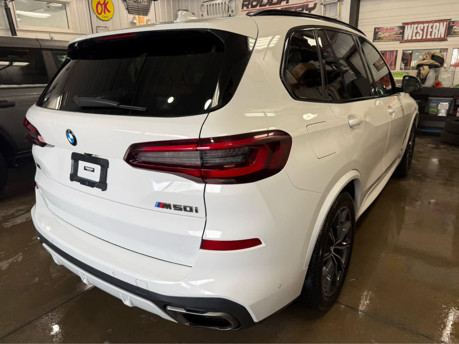 Used 2023 BMW X5 M50i image 6