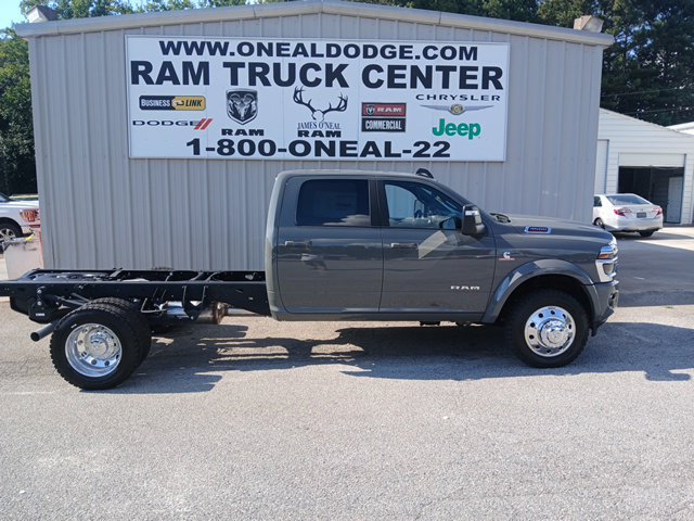 New 2026 RAM 4500 4x4 Crew Cab DRW w/ Laramie Trim Package image 2