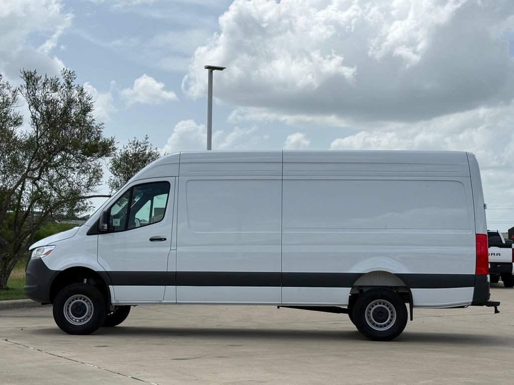 Used 2025 Mercedes-Benz Sprinter 2500 image 2