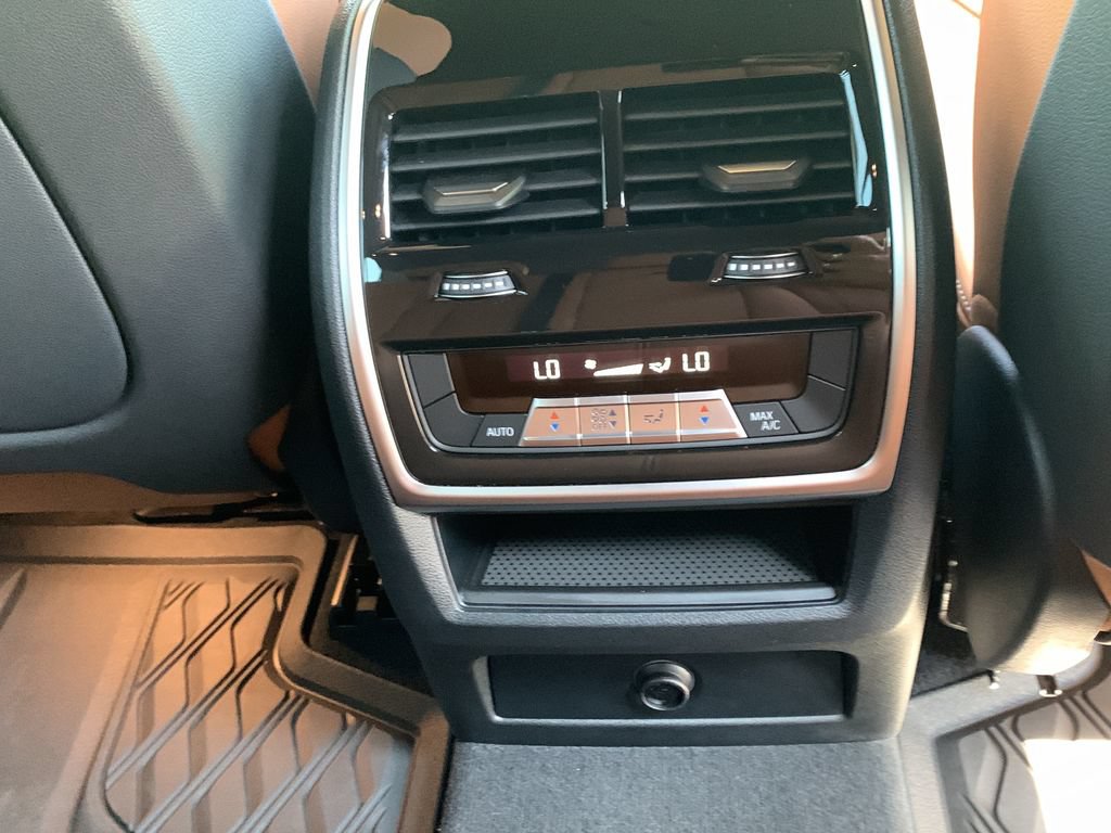 Used 2022 BMW X5 xDrive40i w/ Premium Package AWD/4WD image 38