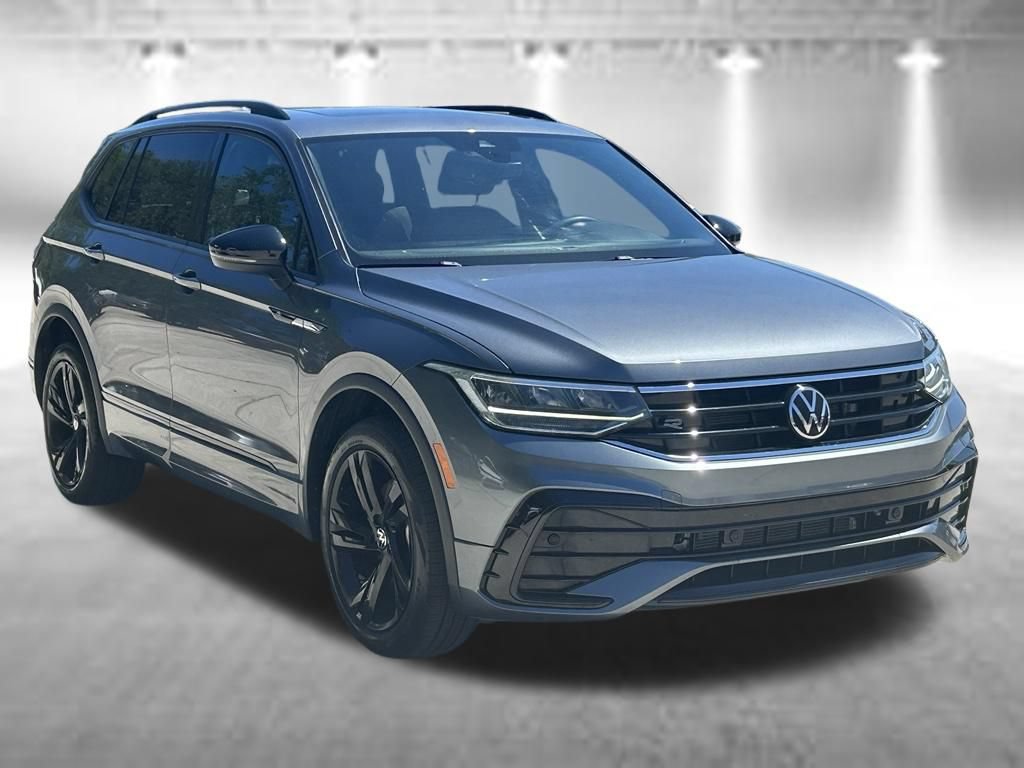 Certified 2023 Volkswagen Tiguan SE R-Line FWD image 7