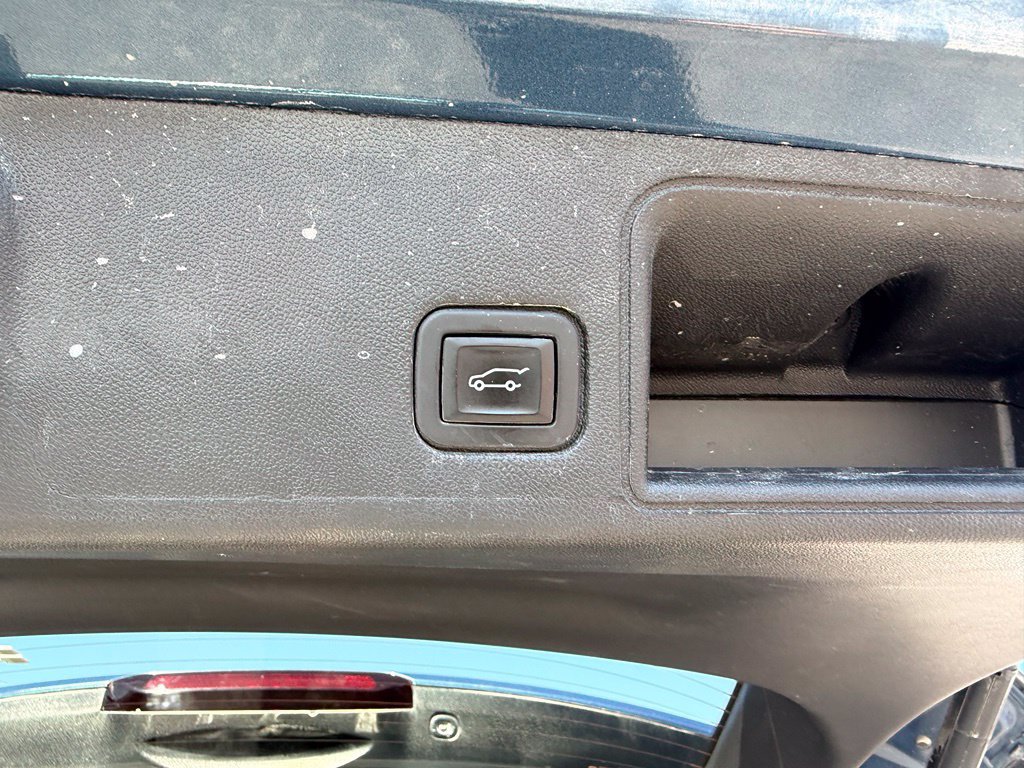Used 2024 GMC Terrain SLE w/ Driver Convenience Package FWD image 19