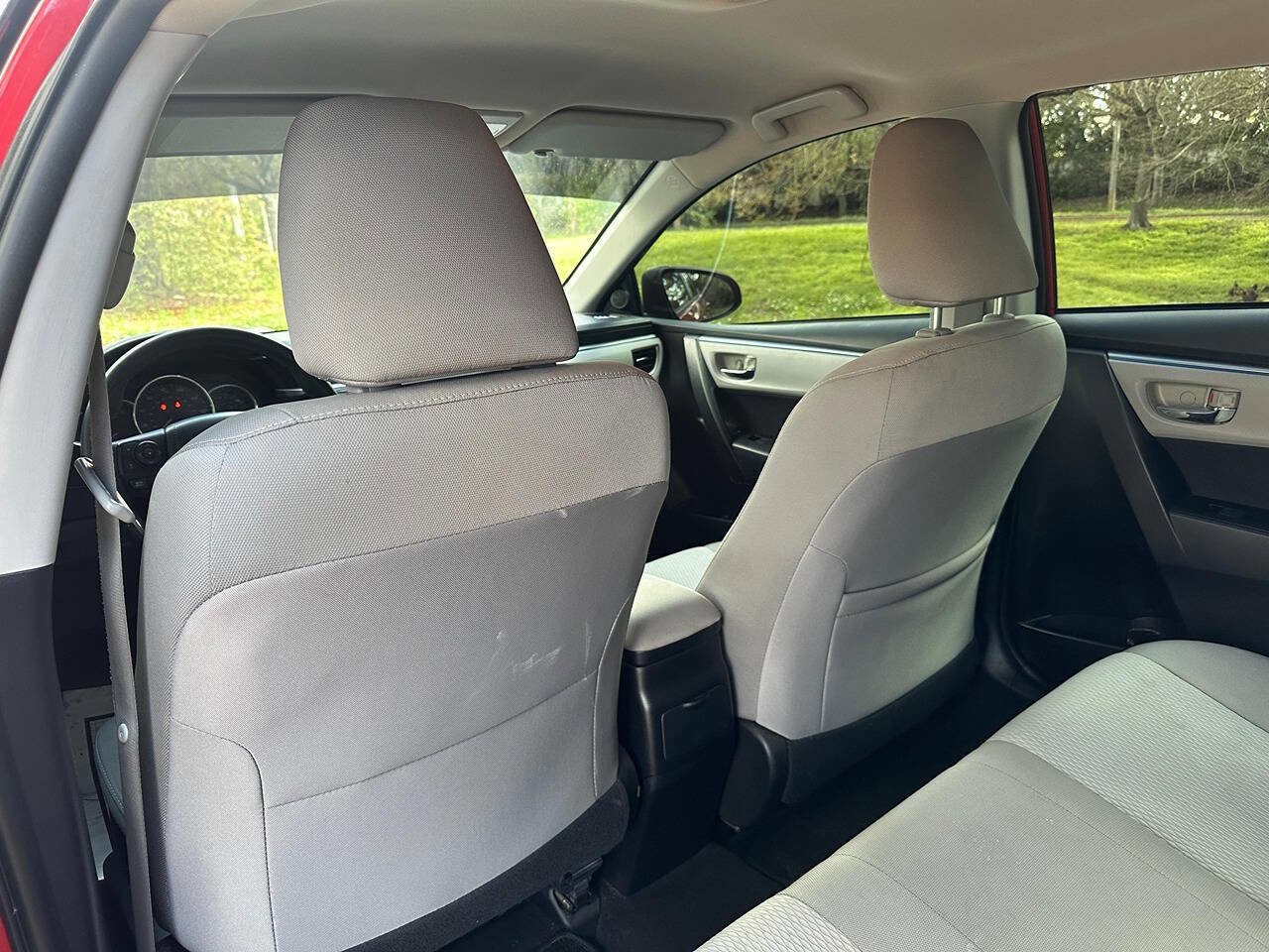 Used 2015 Toyota Corolla LE FWD image 11