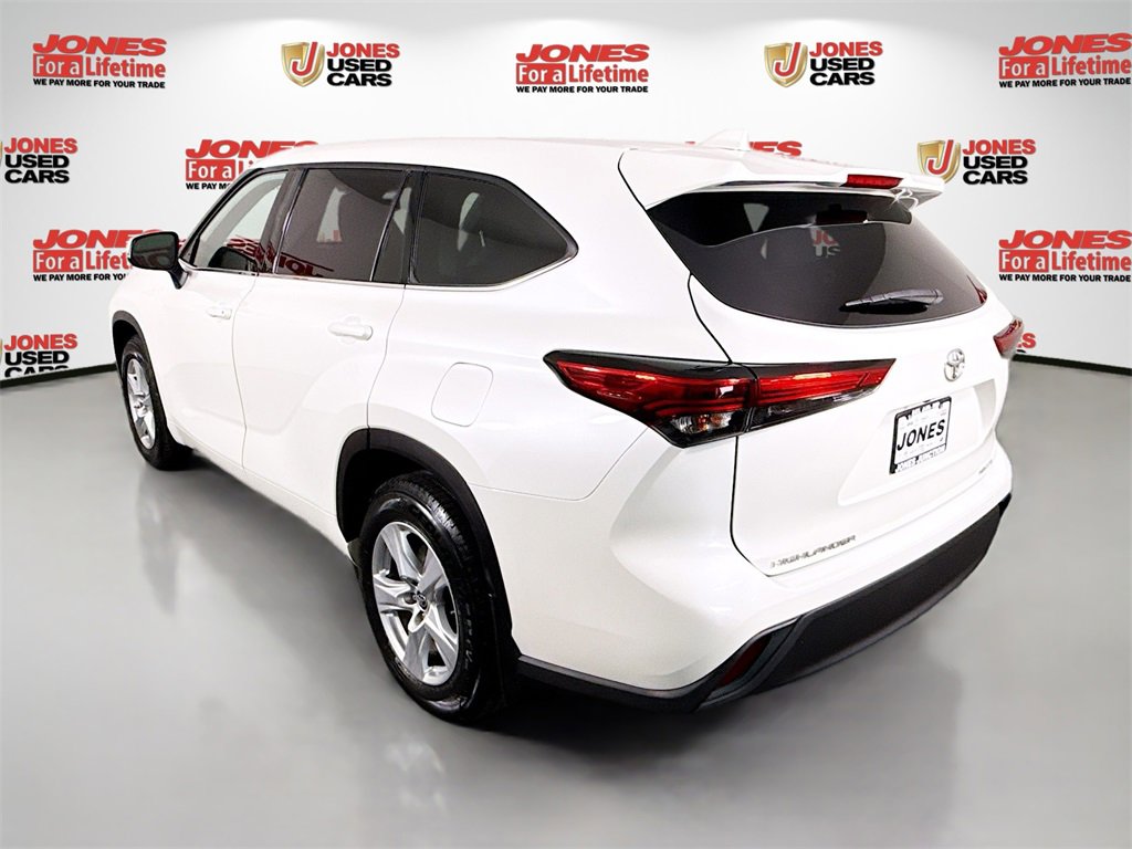 Certified 2020 Toyota Highlander LE image 2