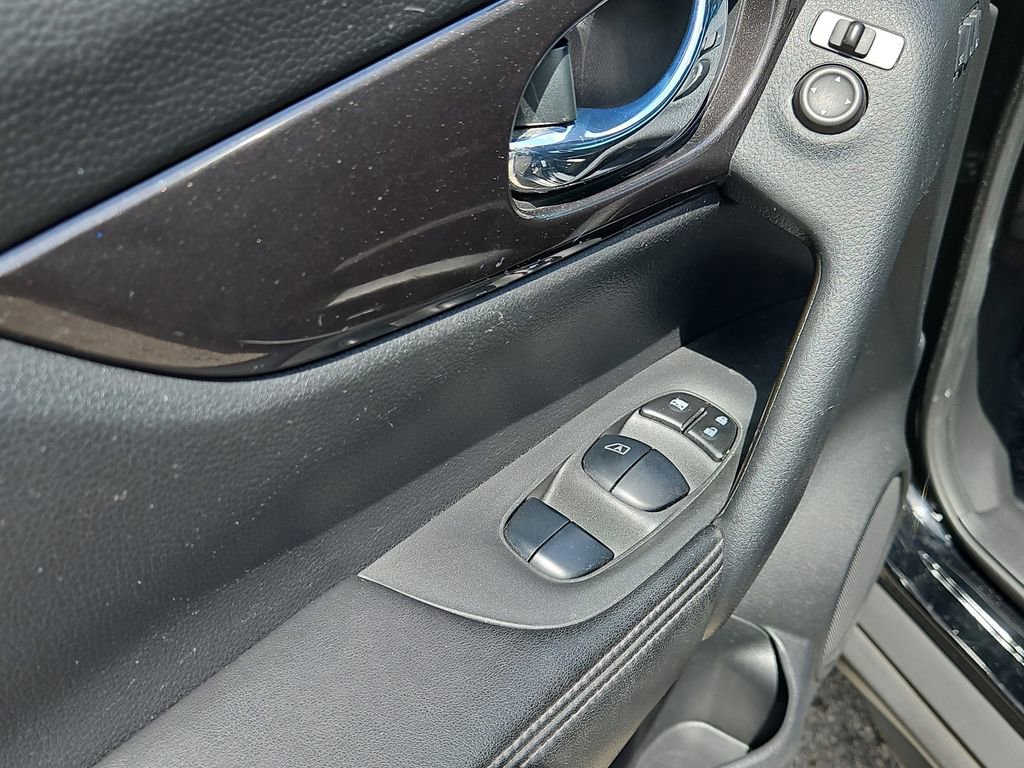 Used 2019 Nissan Rogue SV w/ Premium Package image 20