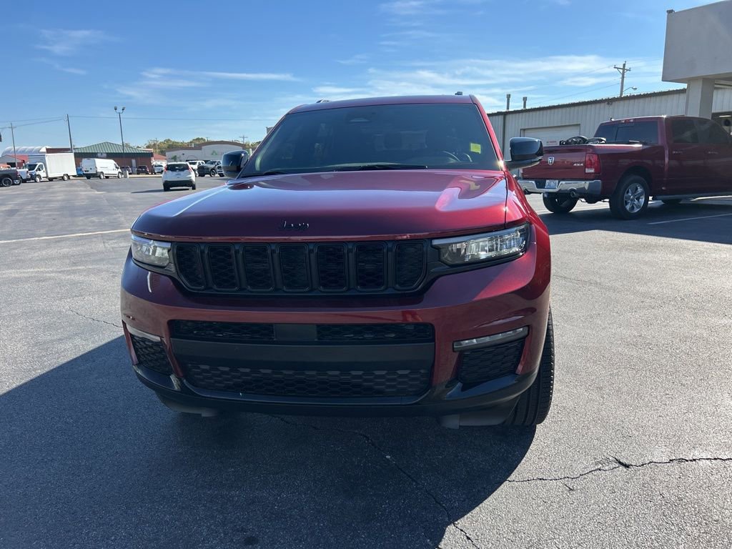 Used 2025 Jeep Grand Cherokee L Limited w/ Black Appearance Package image 9
