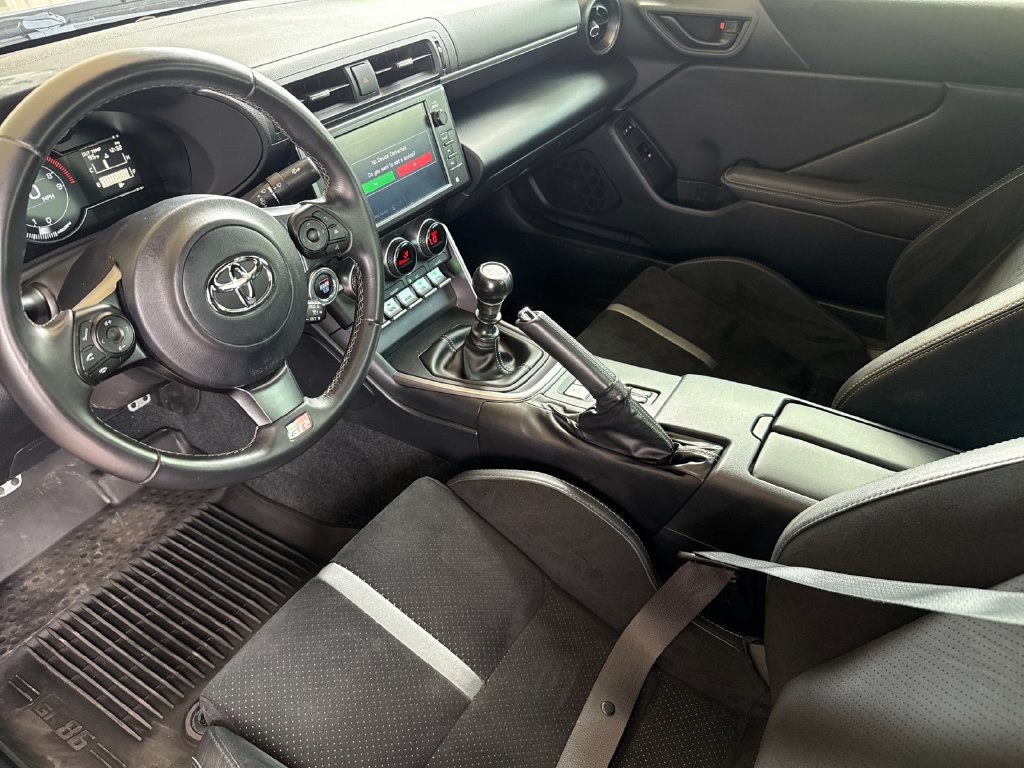 Used 2025 Toyota GR86 Premium w/ Performance Package RWD image 10