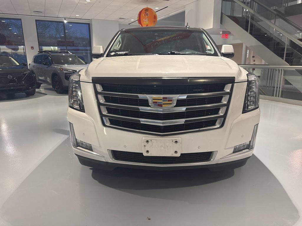 Used 2019 Cadillac Escalade Luxury image 2