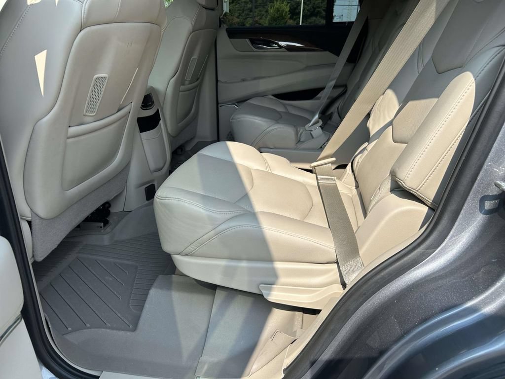 Used 2020 Cadillac Escalade Luxury AWD/4WD image 12