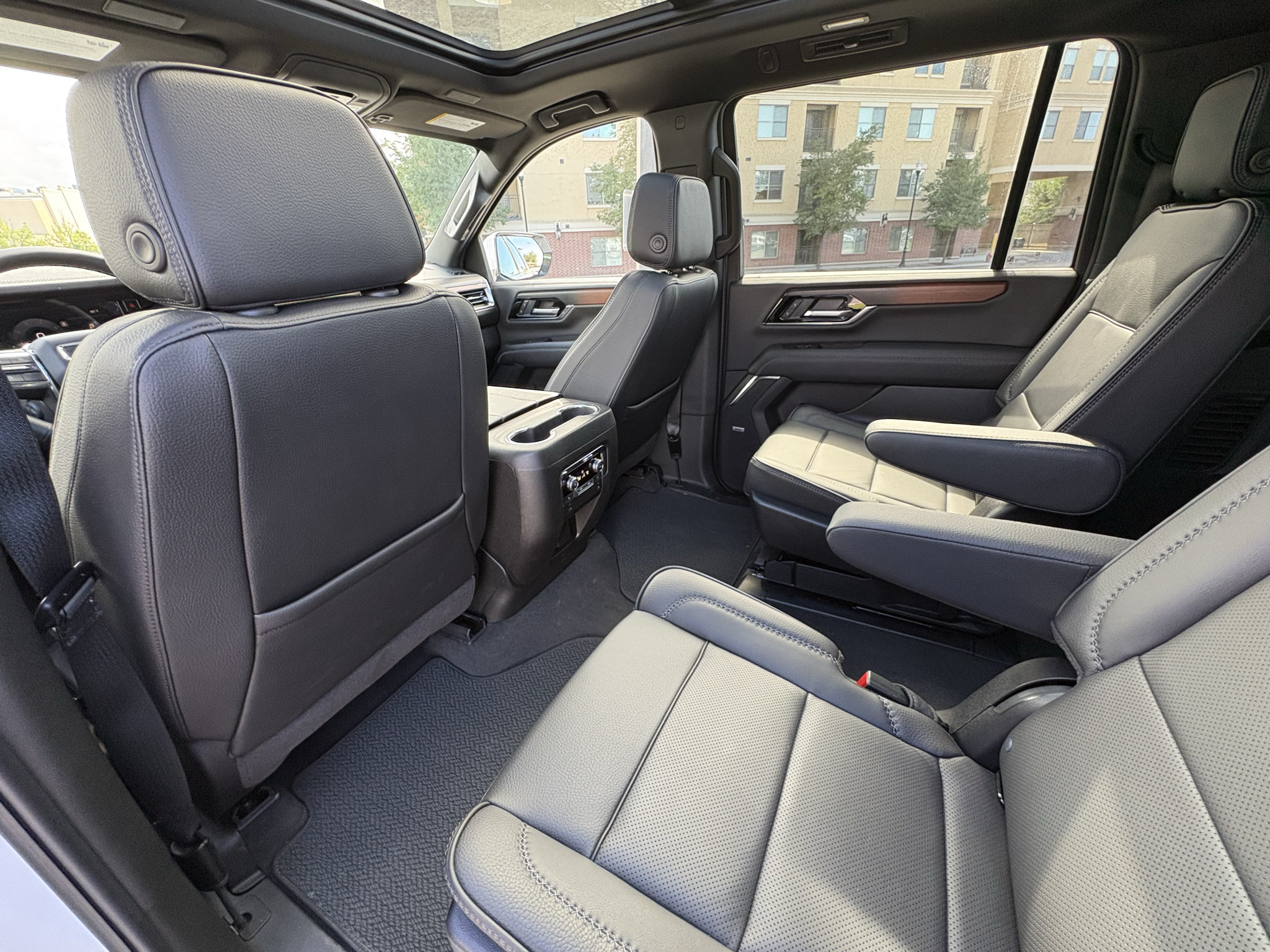 Used 2026 GMC Yukon XL Denali w/ Sun & Power Step Package AWD/4WD image 18