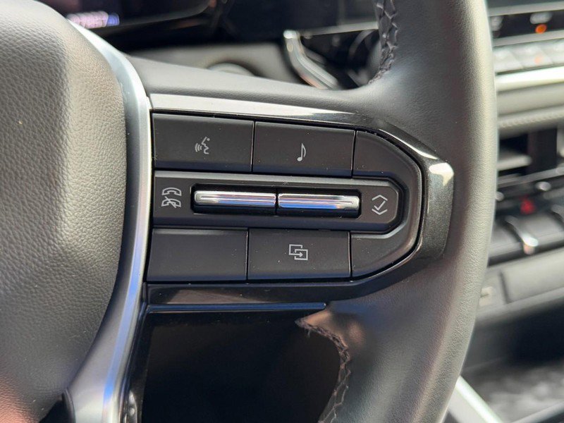 Used 2024 Chevrolet Colorado LT image 17