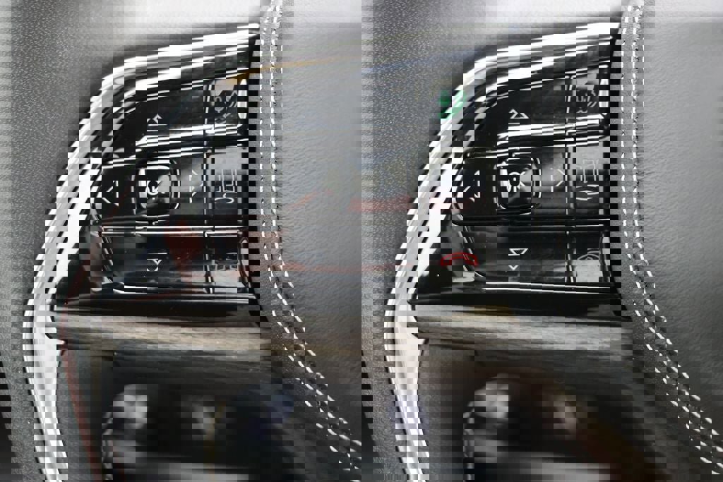 Used 2023 Jeep Grand Cherokee Overland w/ Luxury Tech Group IV image 20