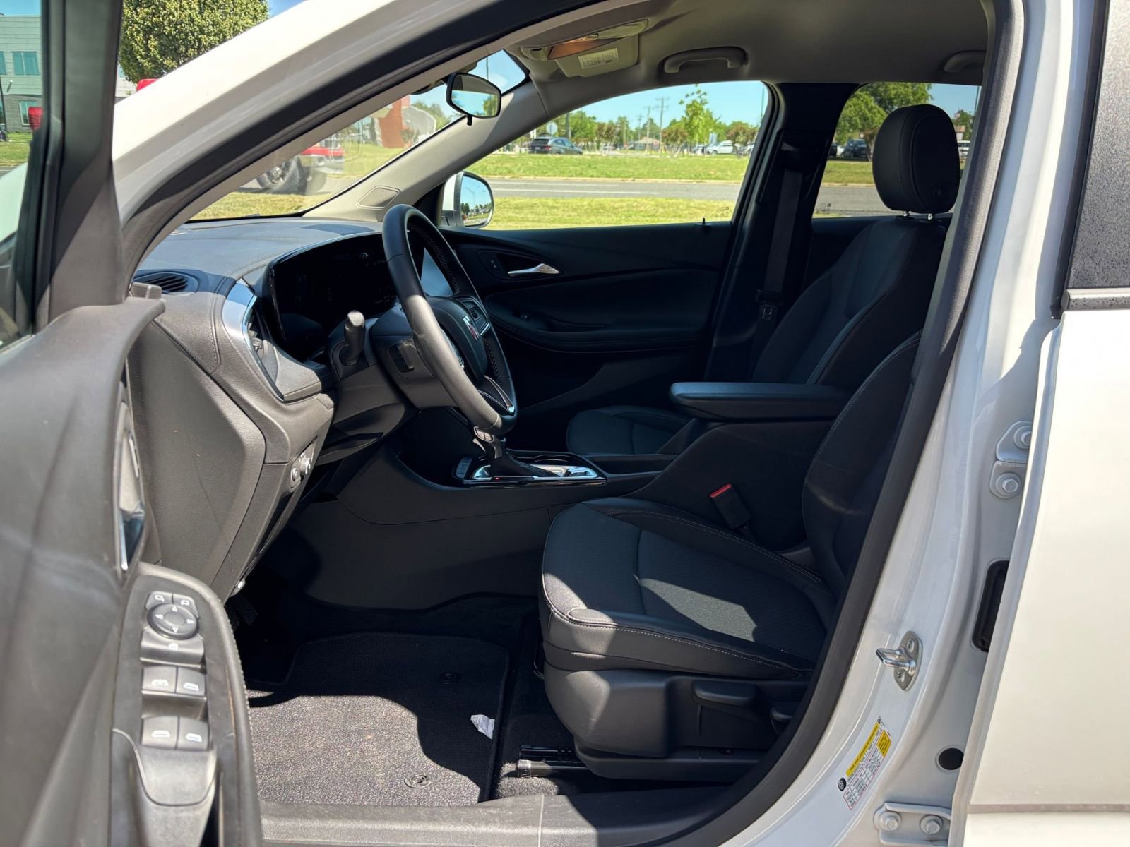 Used 2025 Buick Encore GX Preferred FWD image 25