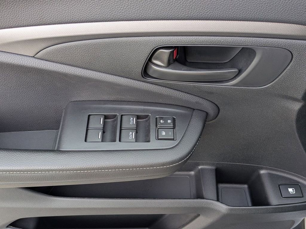 Certified 2025 Honda Ridgeline Sport image 6