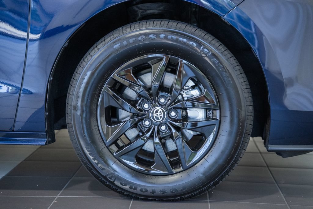 Used 2025 Toyota Sienna XLE FWD image 19