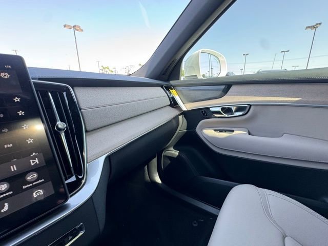 New 2026 Volvo XC90 T8 Plus image 27