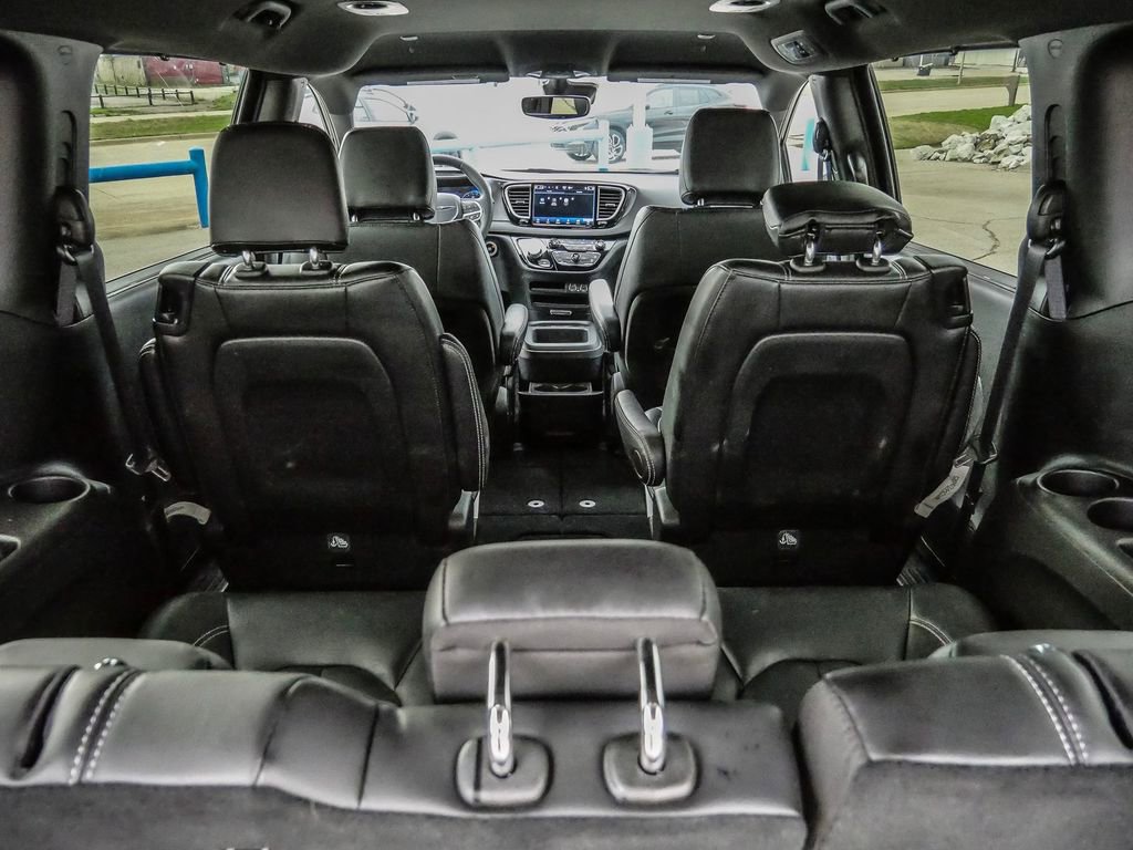 Used 2025 Chrysler Pacifica Select FWD image 13