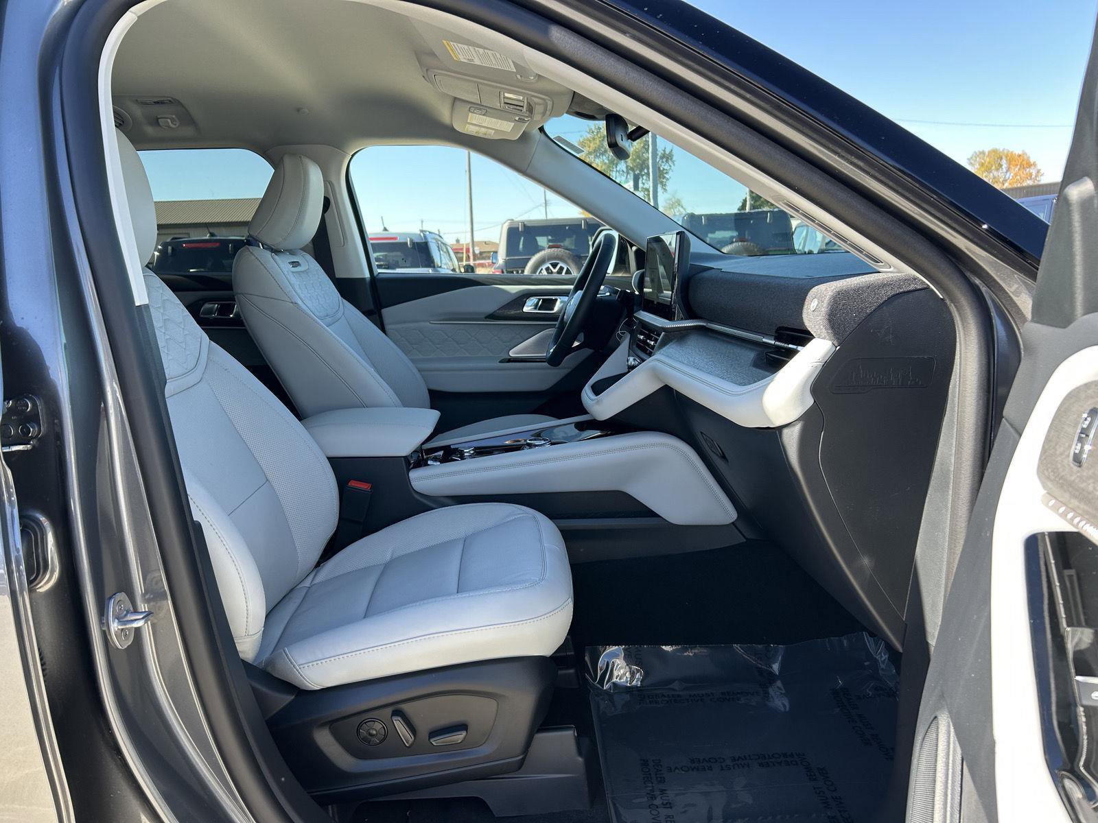 New 2026 Ford Explorer Platinum w/ LUX Leather Package image 42