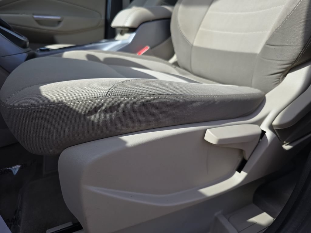 Used 2016 Ford C-MAX SE w/ Equipment Group 202A FWD image 27