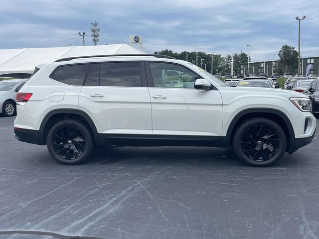 Certified 2026 Volkswagen Atlas SE w/ Black Wheel Package FWD image 8