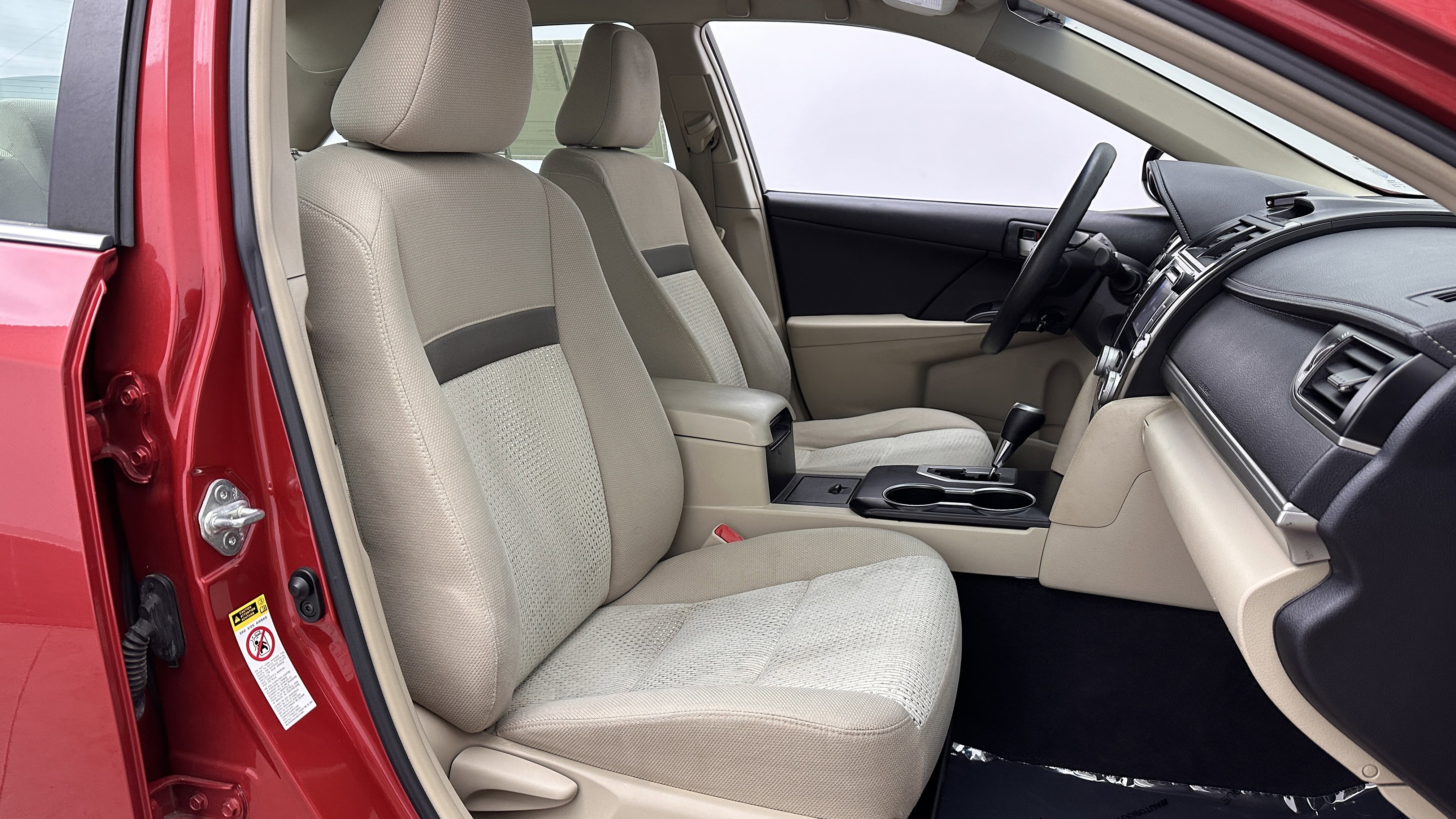 Used 2013 Toyota Camry LE image 32