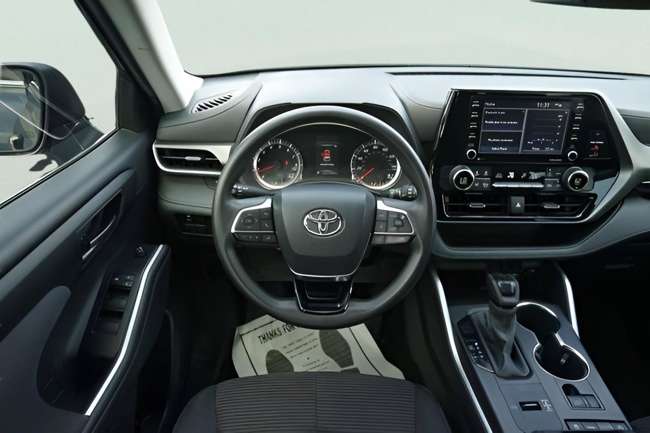 Used 2021 Toyota Highlander L FWD image 21