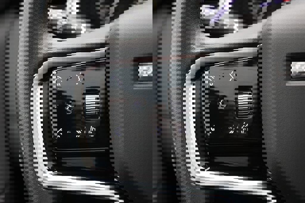 Used 2023 Land Rover Discovery Sport S image 20