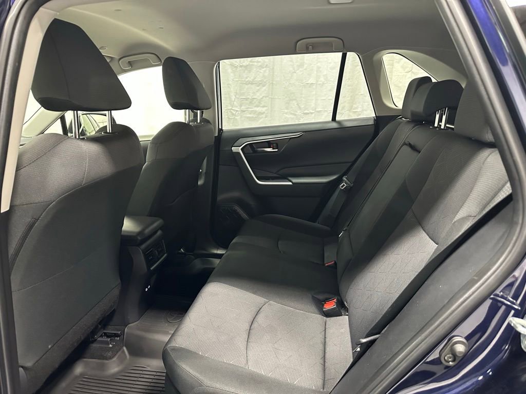 Used 2025 Toyota RAV4 XLE AWD/4WD image 46