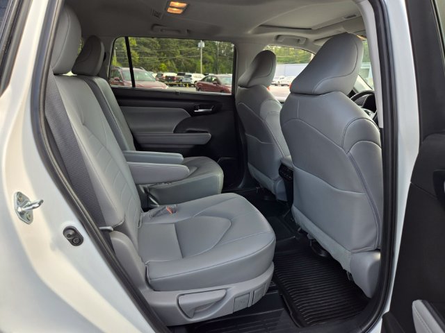 Used 2023 Toyota Highlander XLE FWD image 20