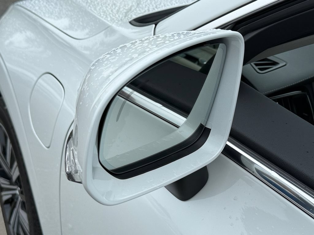 Certified 2022 Volvo XC60 T8 Inscription w/ Advanced Package AWD/4WD image 30
