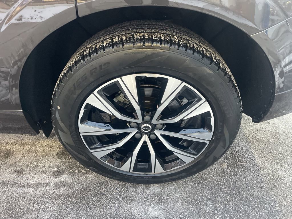 Certified 2023 Volvo XC60 B5 Core w/ Climate Package image 14